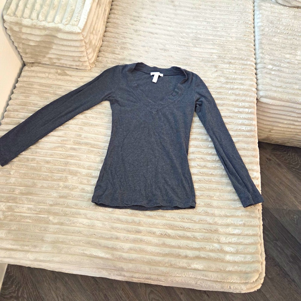 Ambiance Apparel Women's Size S Gray Long Sleeve V-Neck Basic Tee Shirt Top